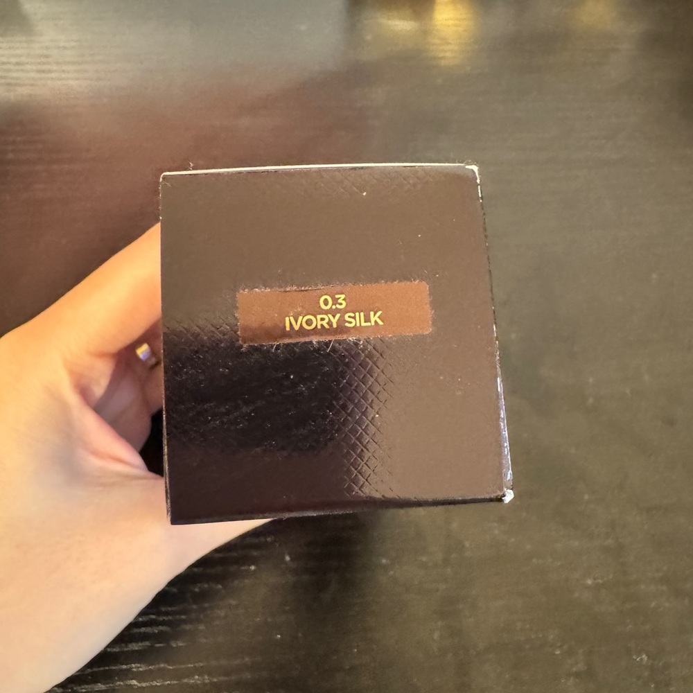 Tom Ford Ivory Silk Foundation in Black Packaging - shade ivory silk - Picture 2 of 2